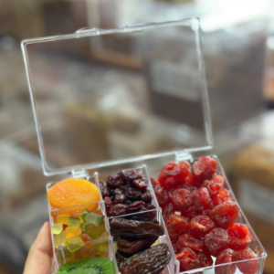 Caixa de acrílico com frutas